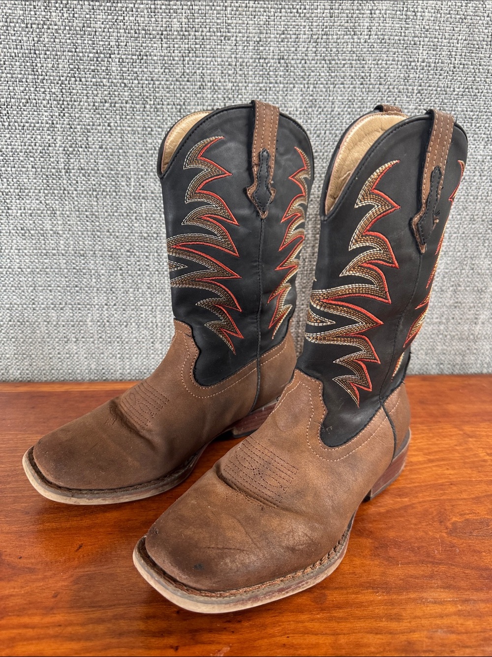 Kids Roper Brown and Black Western Cowboy Boots with Red Stitch Accents Size 3